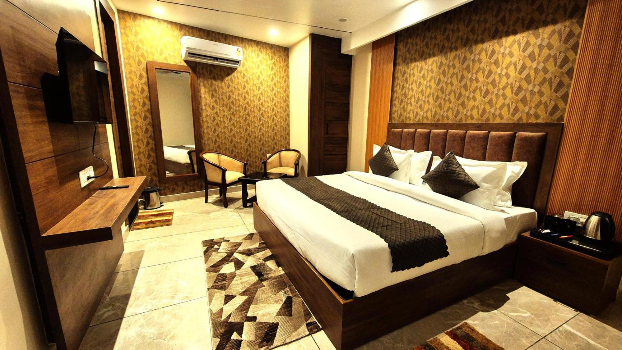 Hotel Hari Dhara, 100 Meters From Har-Ki-Pauri Haridwar Exterior photo